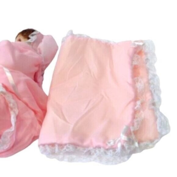 Vintage Exclusive Collector's Doll Dressed in Pink with White Lace Trim & Bonnet - Picture 11 of 12